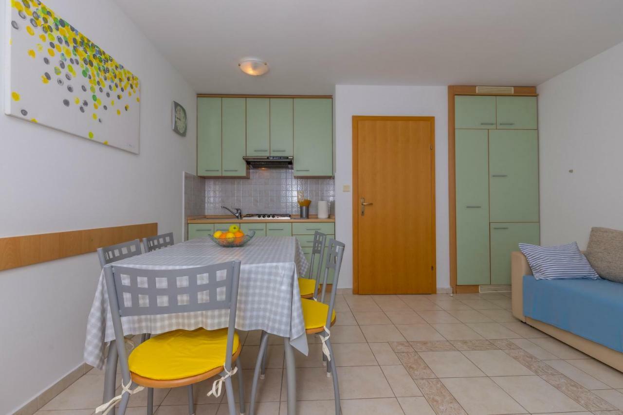 Apartman Emma Apartment ดรามัลย์ ภายนอก รูปภาพ
