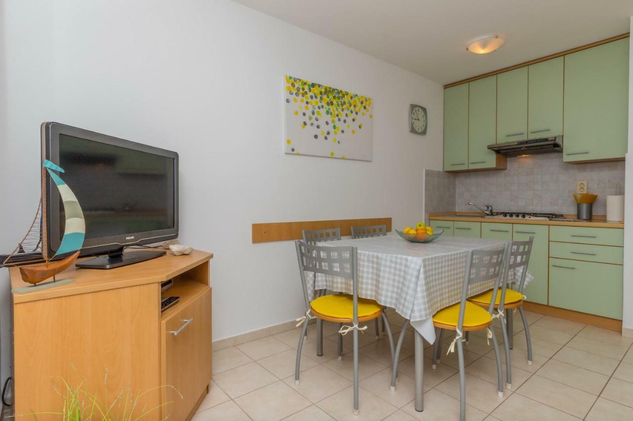 Apartman Emma Apartment ดรามัลย์ ภายนอก รูปภาพ